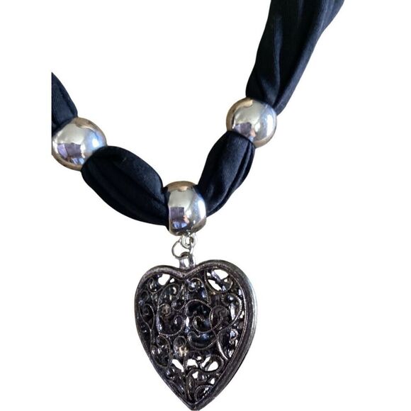 Heart Scarf - Picture 4 of 8